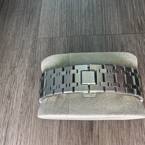 Casio G-Shock GA-2100-4AER - Picture 7 of 16